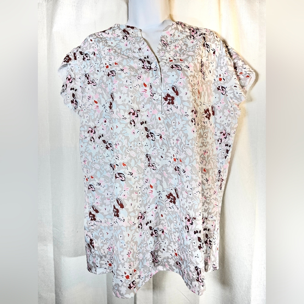 3/$20 Nwt VDJ Sz 2XL Floral Top
